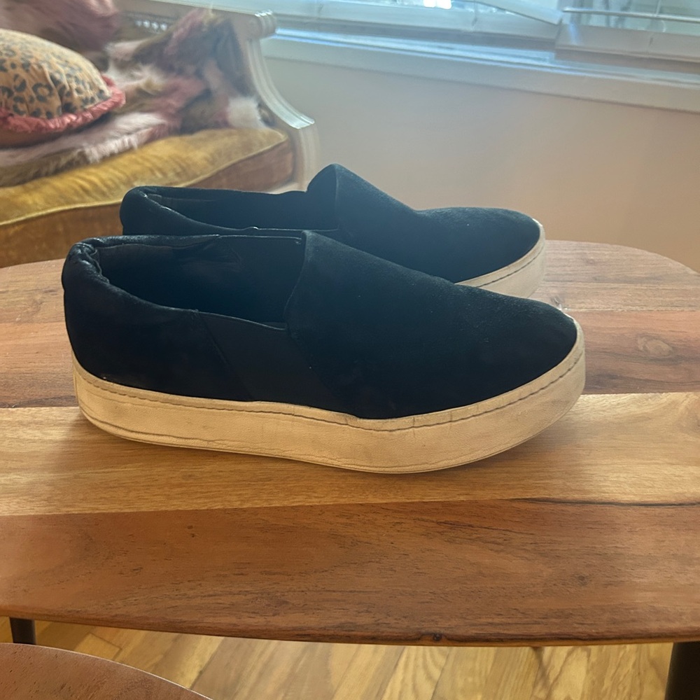 Vince Classic Black Slip-On sneakers
